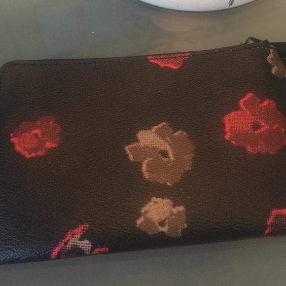 COACH wristlet NWT - Picture 3 of 8